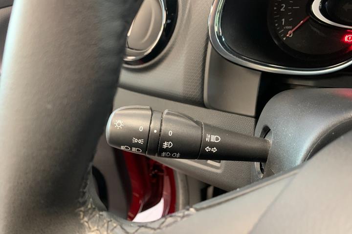 Grå Renault Clio IV fra 2016