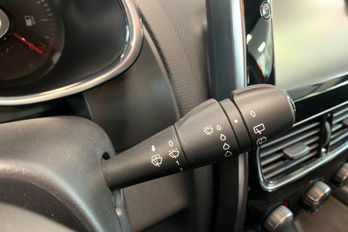 Grå Renault Clio IV fra 2016