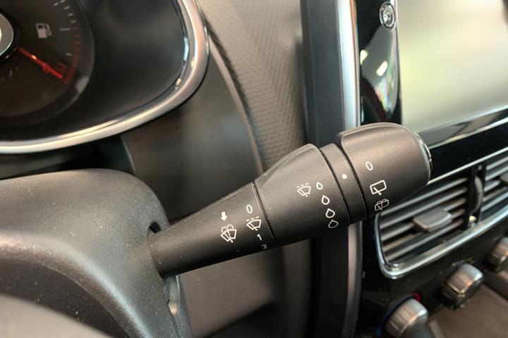 Grå Renault Clio IV fra 2016