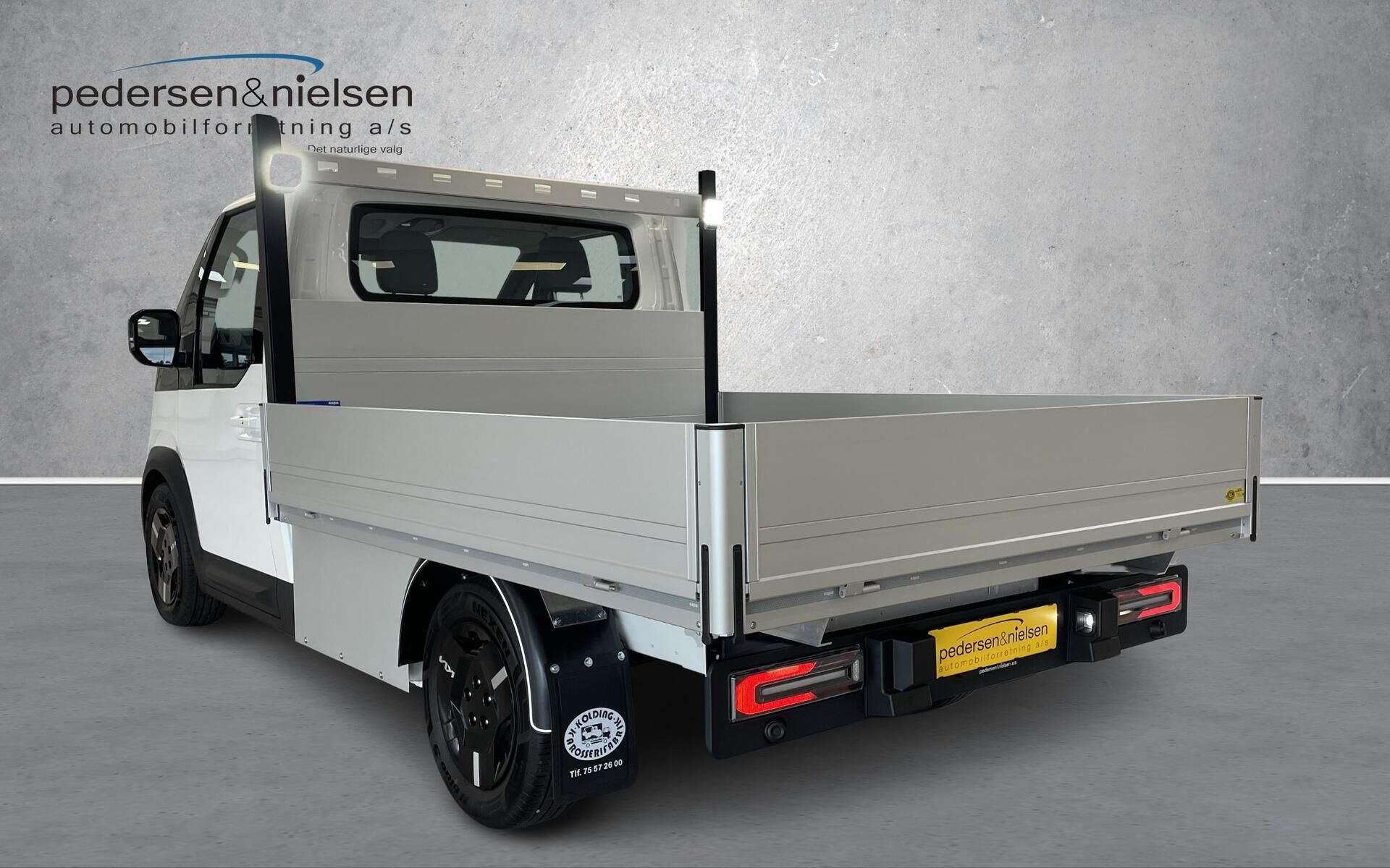 Hvid Kia PV5 Chassis fra 2026 set udefra