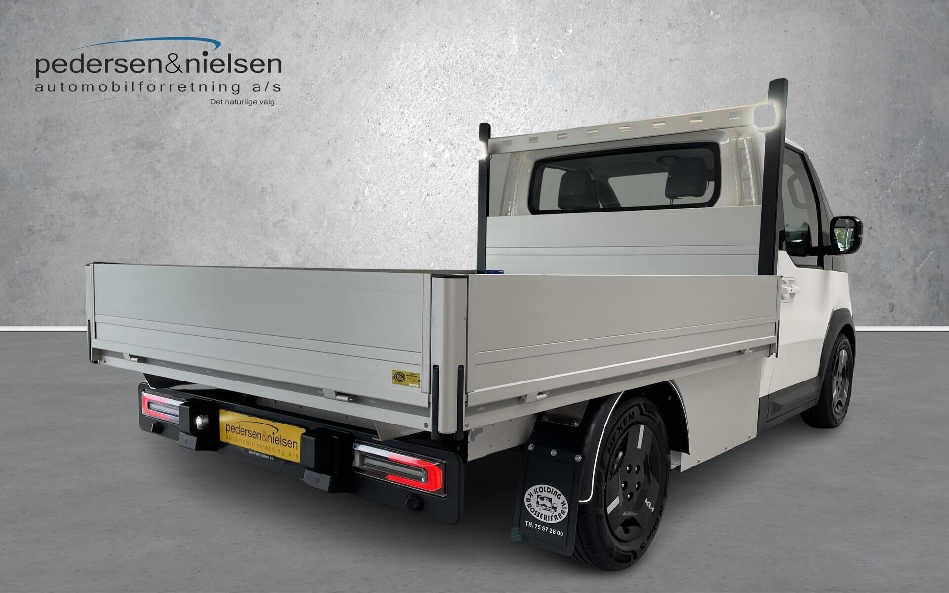 Hvid Kia PV5 Chassis fra 2026 set udefra