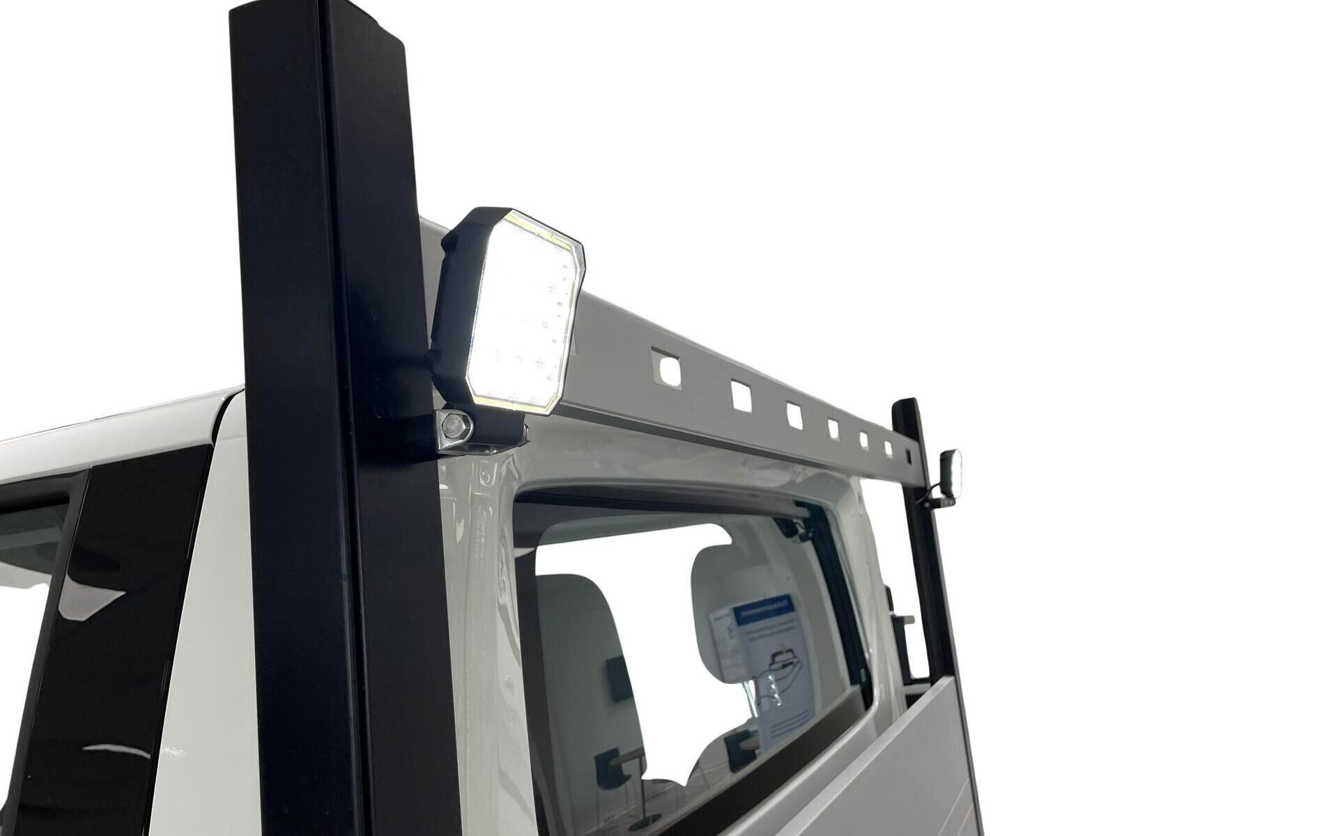 Hvid Kia PV5 Chassis fra 2026 set udefra