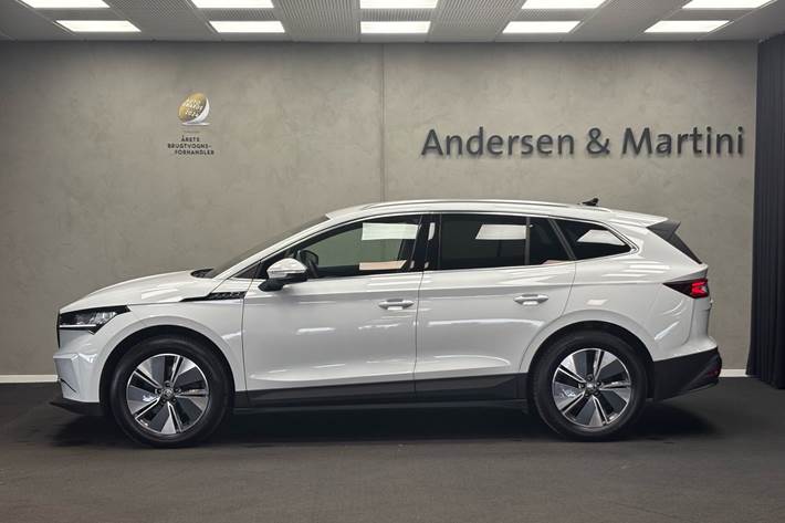 Hvid Skoda Enyaq fra 2023