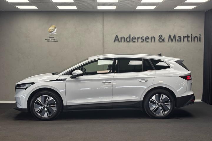 Hvid Skoda Enyaq fra 2023