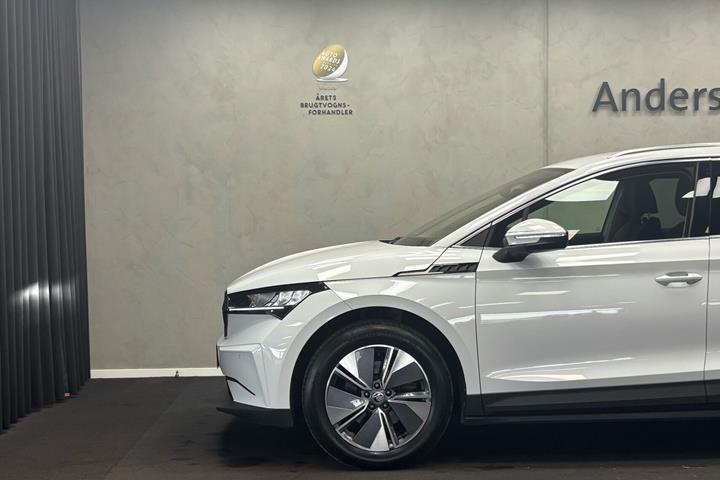 Hvid Skoda Enyaq fra 2023