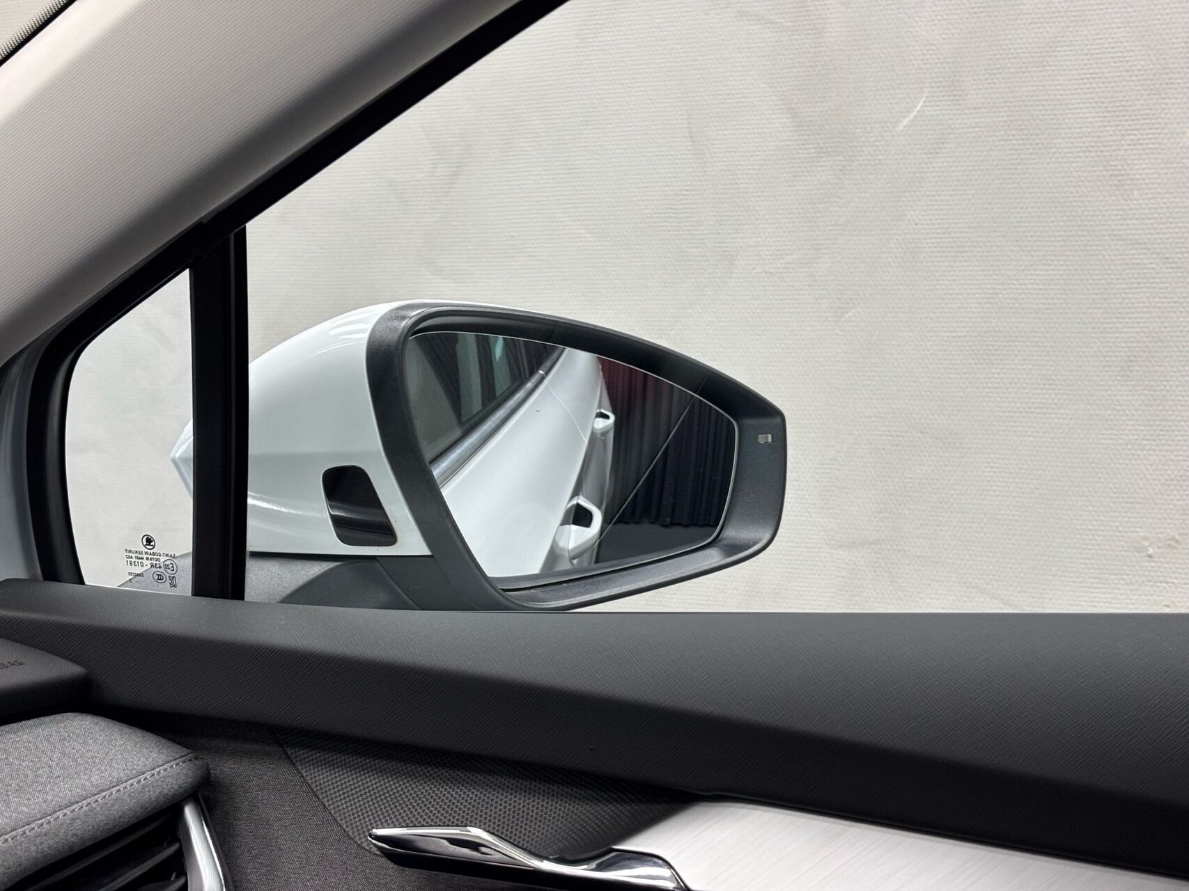 Hvid Skoda Enyaq fra 2023