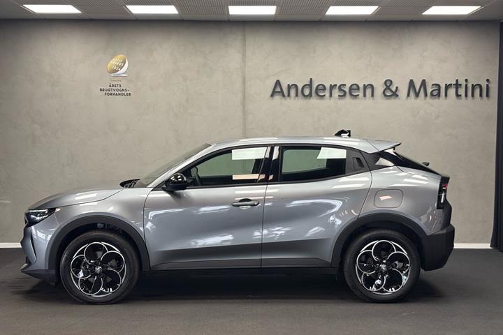 Grå Alfa Romeo Junior fra 2025
