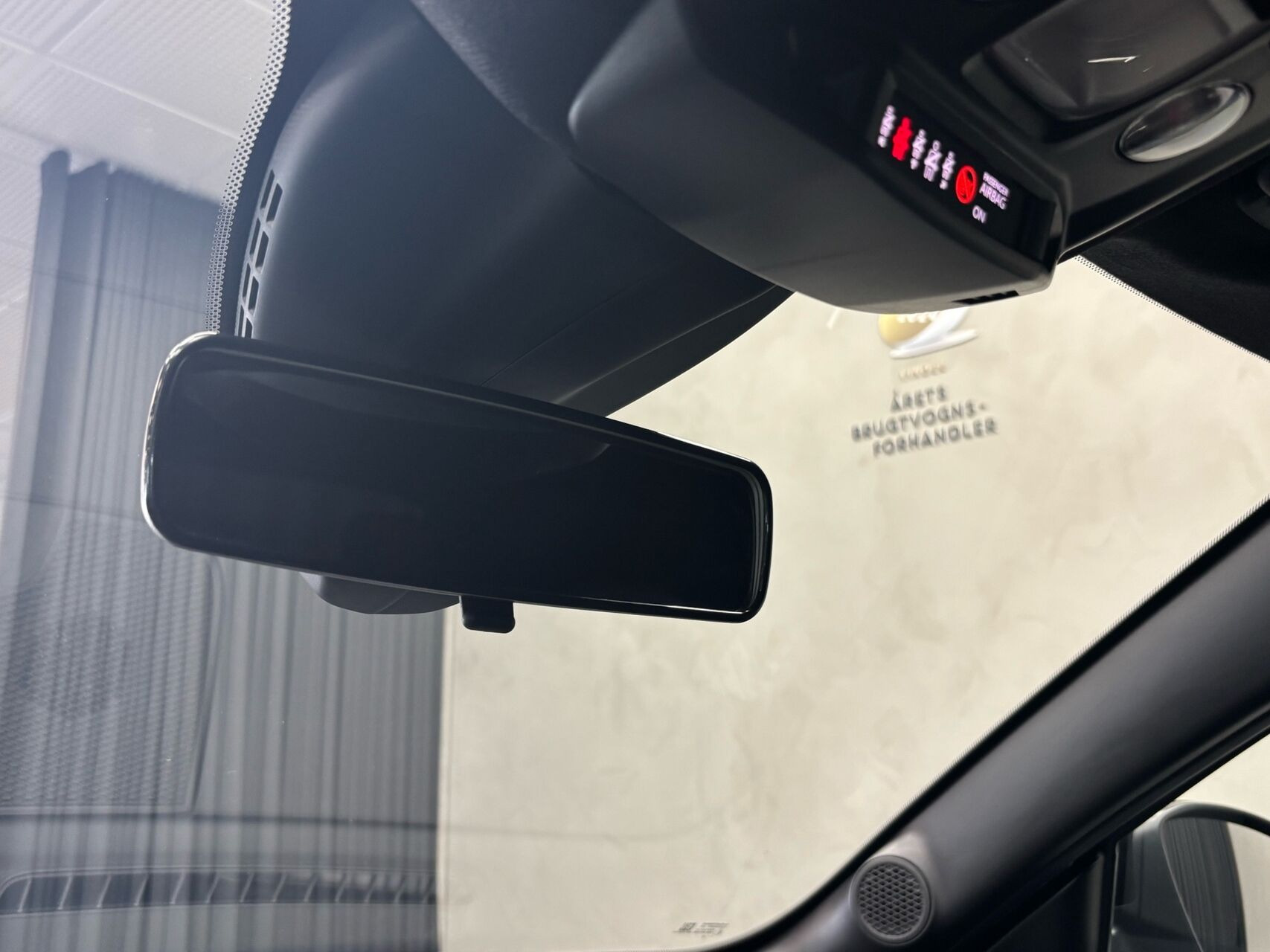 Grå Alfa Romeo Junior fra 2025