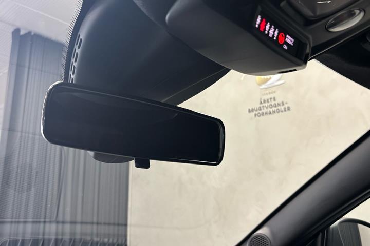 Grå Alfa Romeo Junior fra 2025