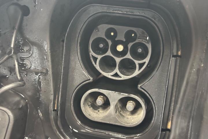 Grå Alfa Romeo Junior fra 2025