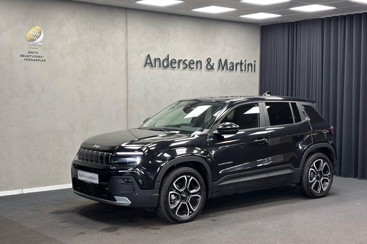Sort Jeep Avenger fra 2024 set udefra