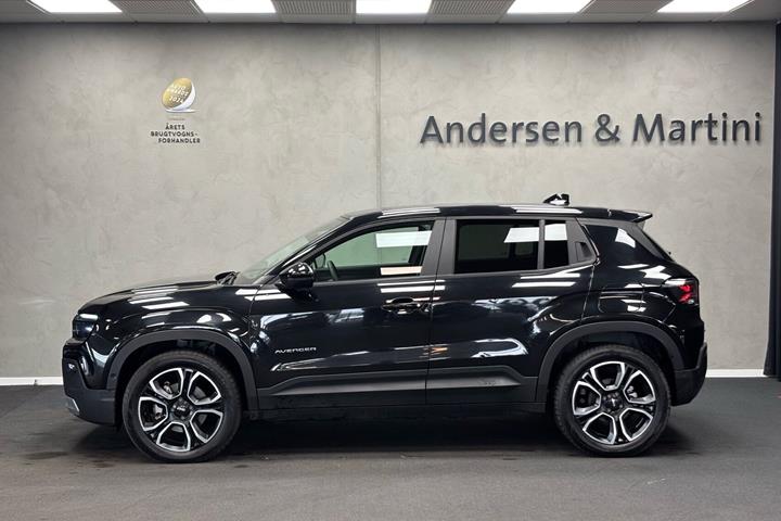 Sort Jeep Avenger fra 2024