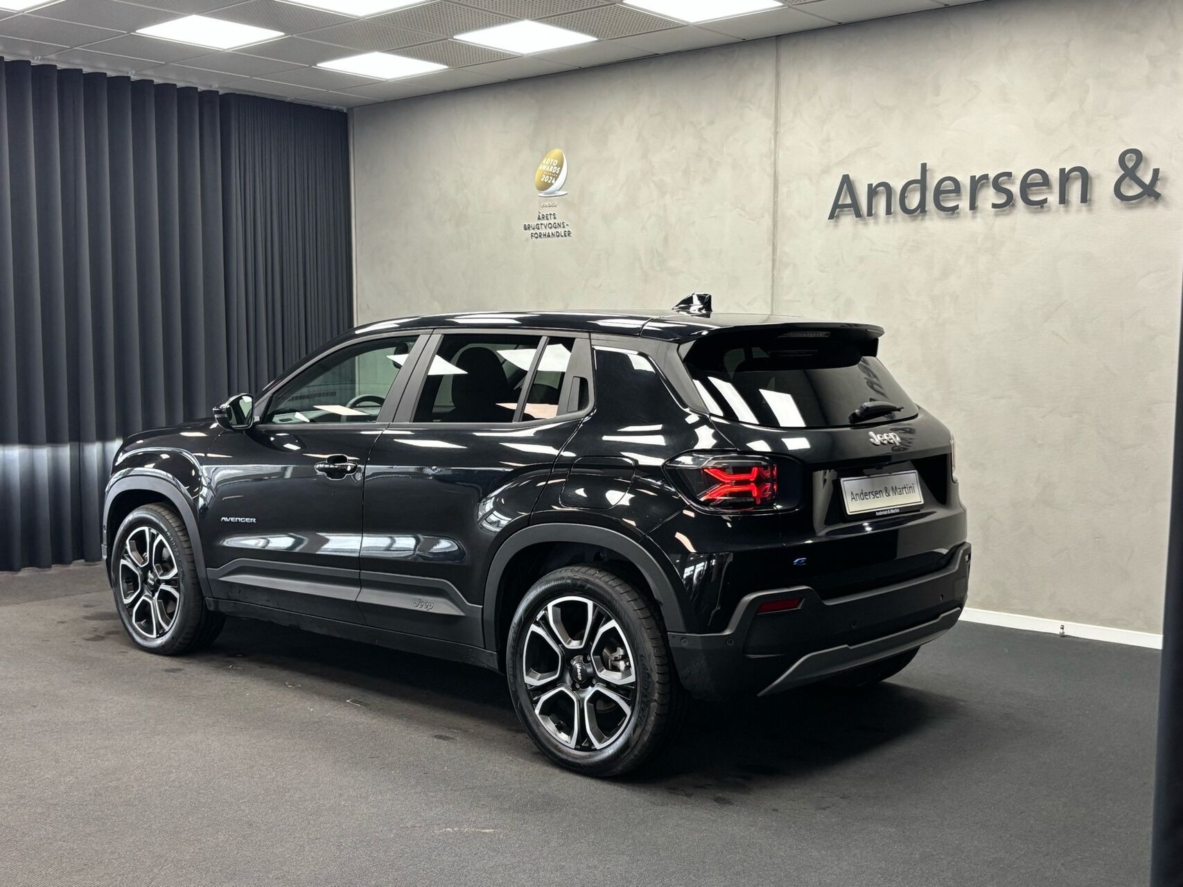 Sort Jeep Avenger fra 2024
