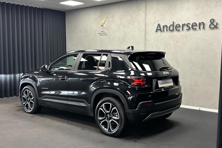 Sort Jeep Avenger fra 2024