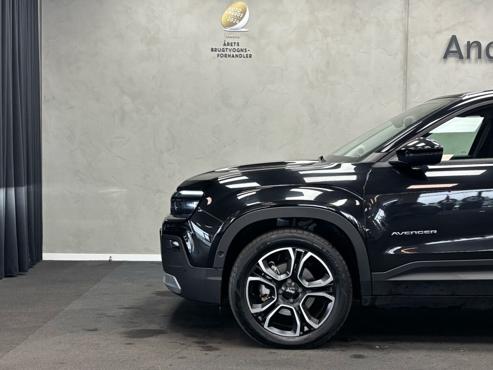 Sort Jeep Avenger fra 2024