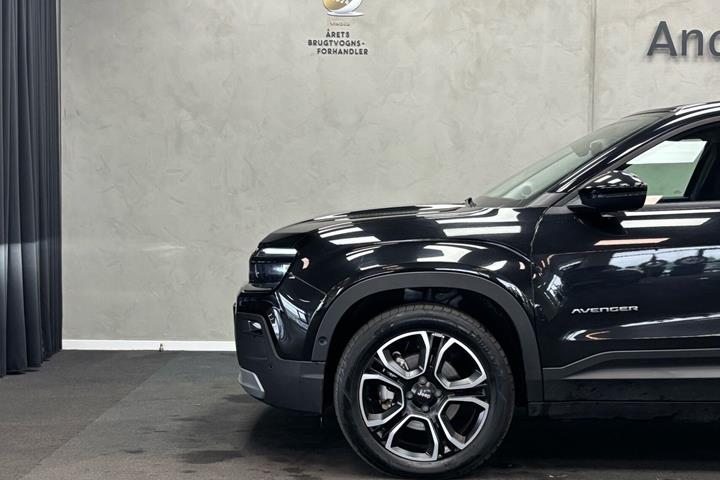 Sort Jeep Avenger fra 2024