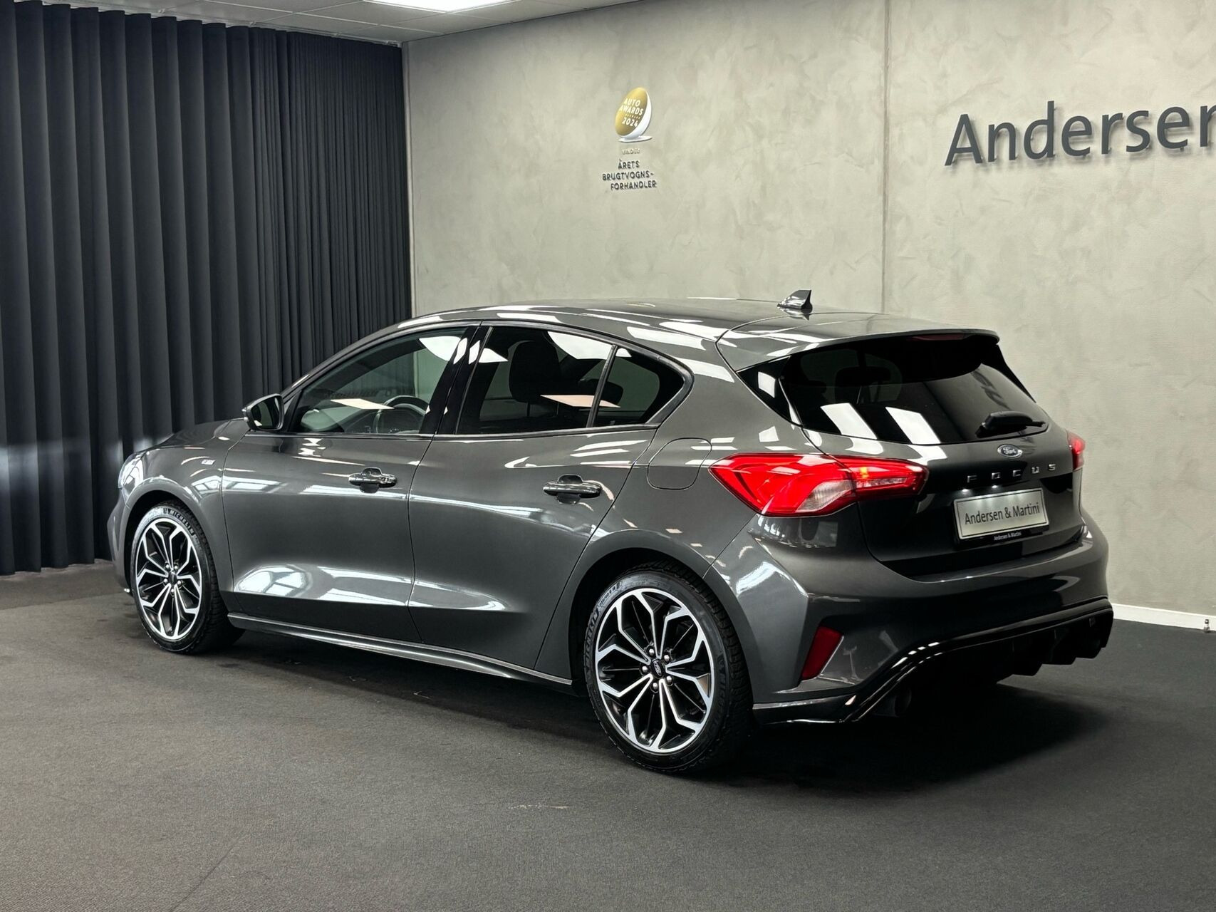 Grå Ford Focus fra 2019