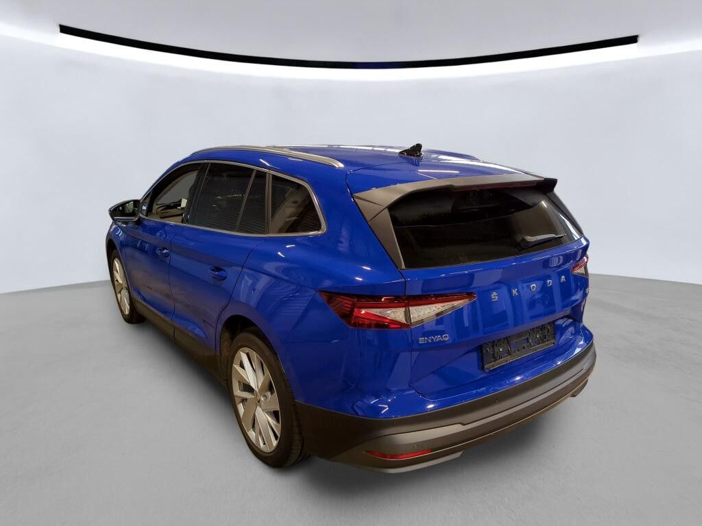 Blå Skoda Enyaq fra 2024