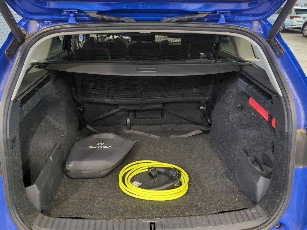 Blå Skoda Enyaq fra 2024