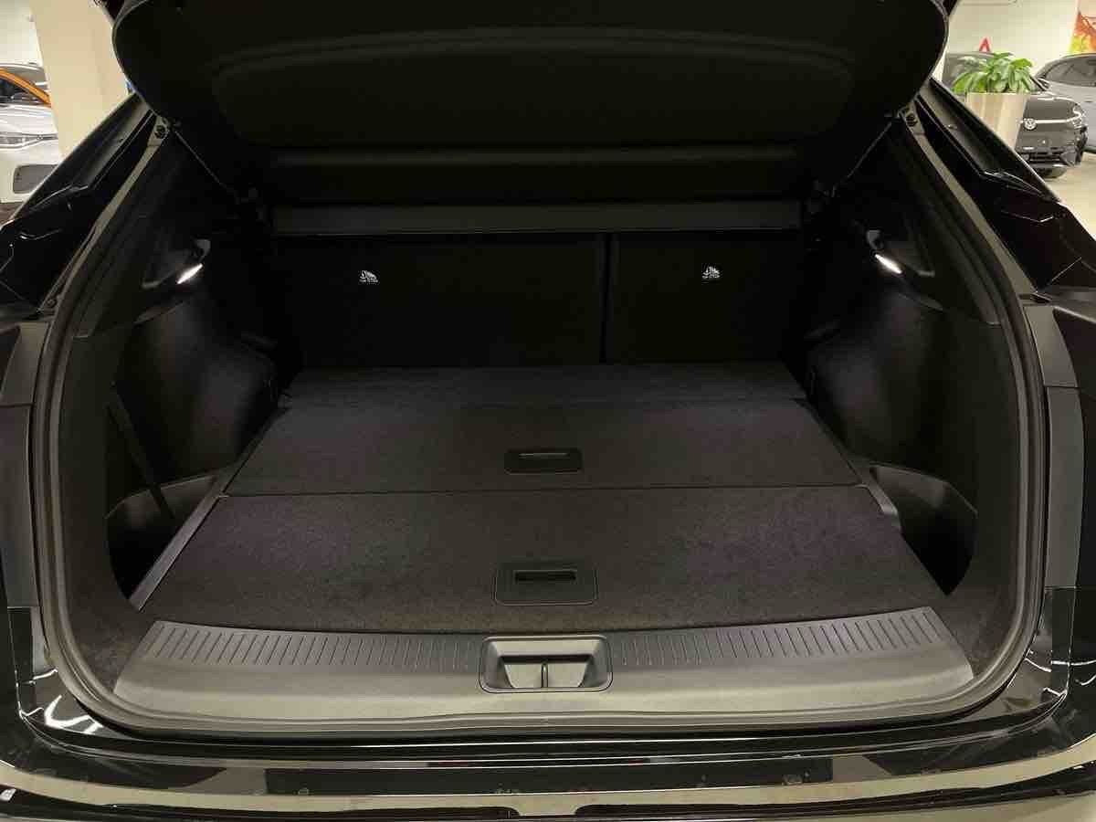 Sort Nissan Ariya fra 2026