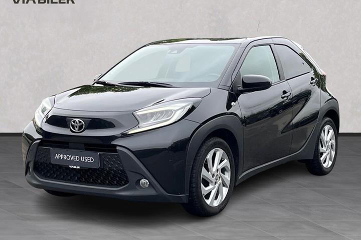Sort Toyota Aygo X fra 2022 set udefra