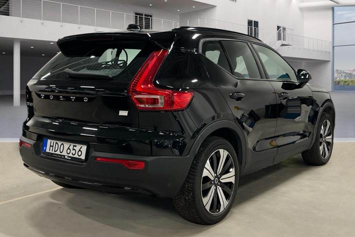 Sort Volvo XC40 fra 2023