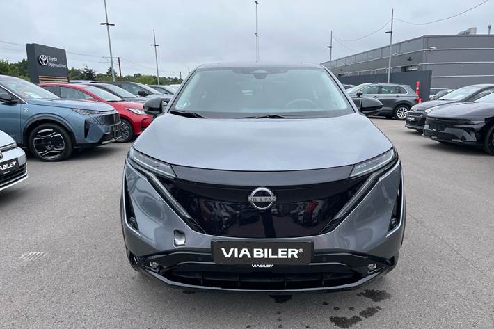 Grå Nissan Ariya fra 2026