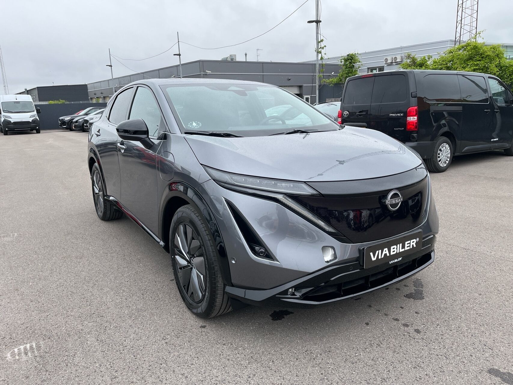 Grå Nissan Ariya fra 2026