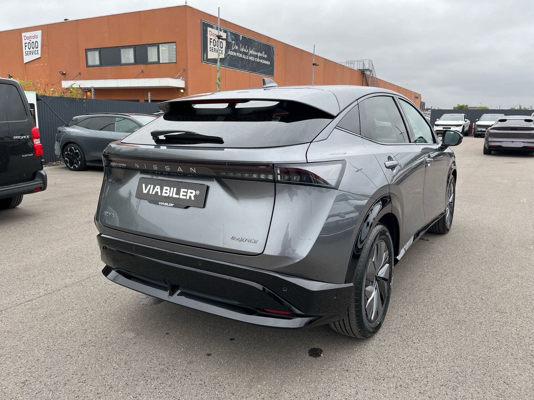 Grå Nissan Ariya fra 2026