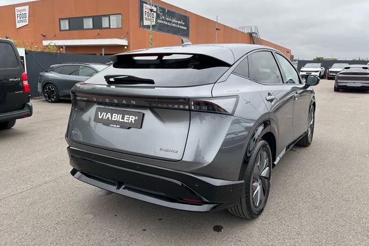 Grå Nissan Ariya fra 2026