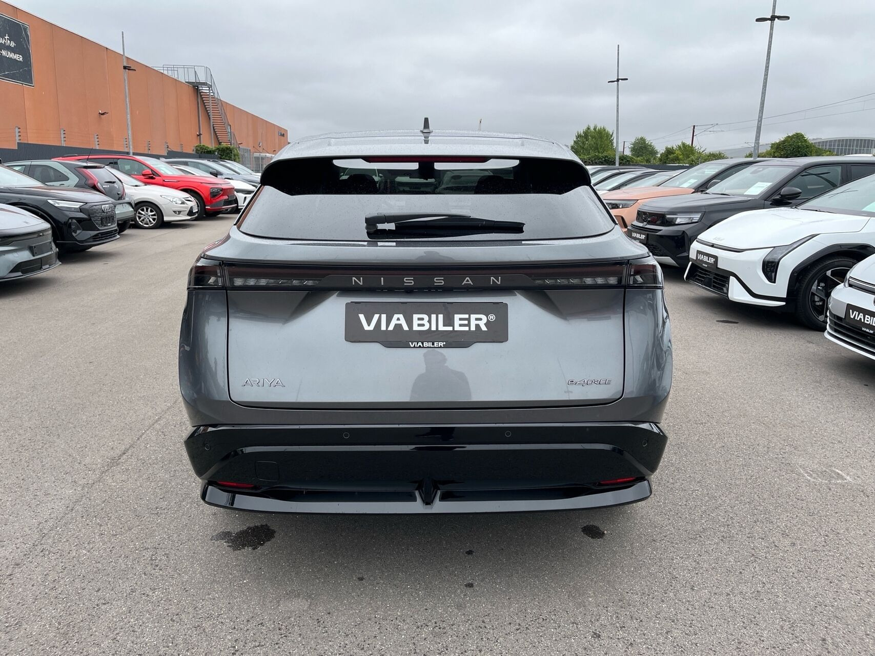 Grå Nissan Ariya fra 2026