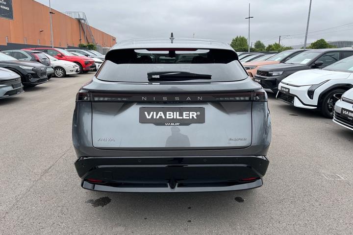 Grå Nissan Ariya fra 2026