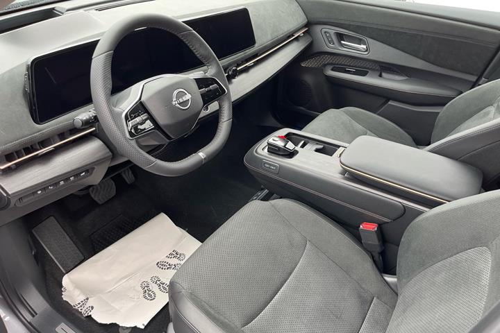 Grå Nissan Ariya fra 2026