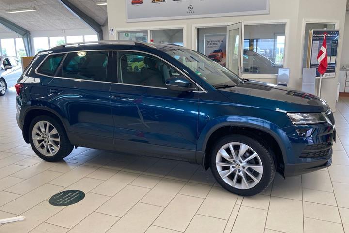 Blå Skoda Karoq fra 2020