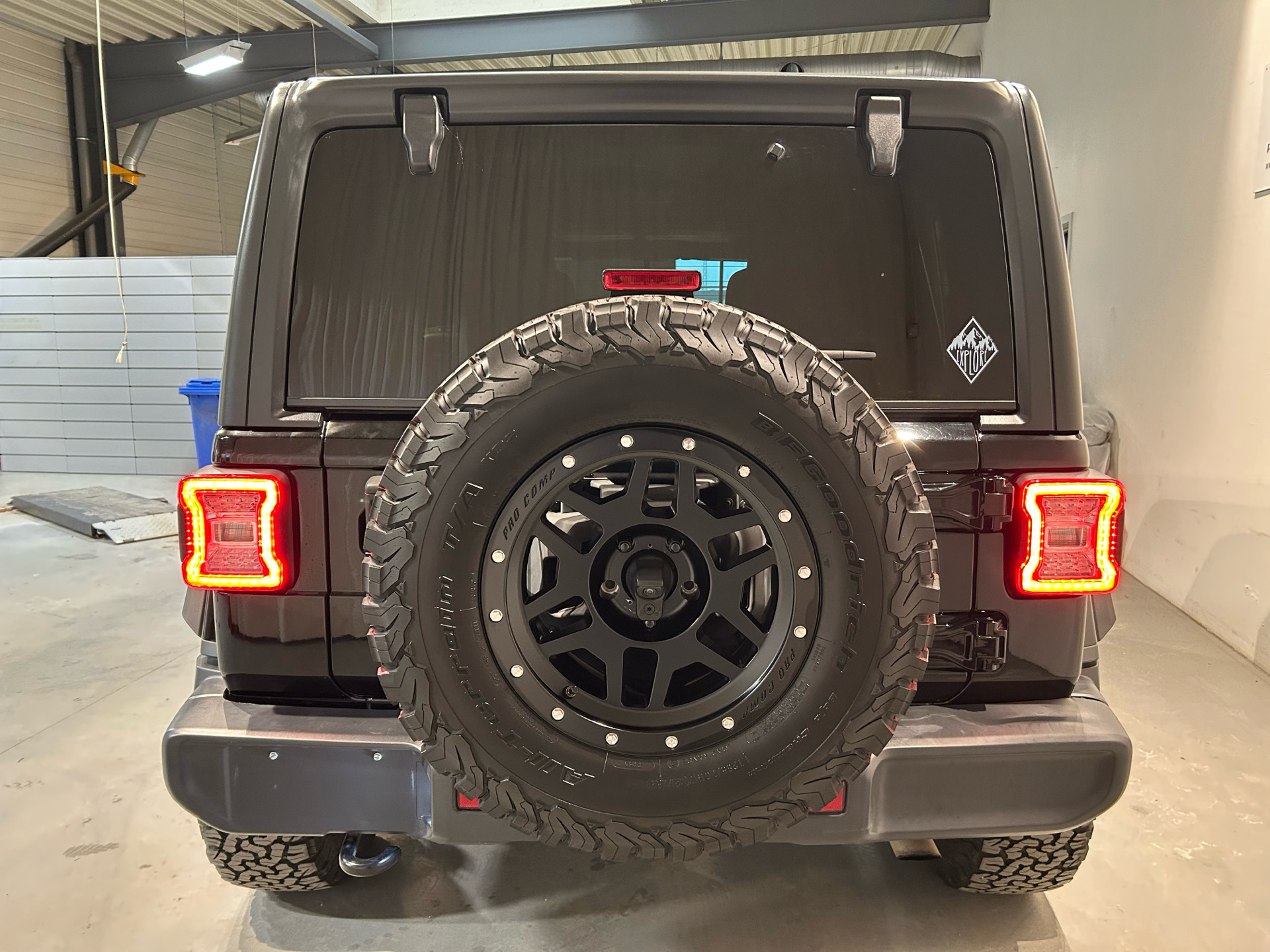 Sort Jeep Wrangler fra 2019