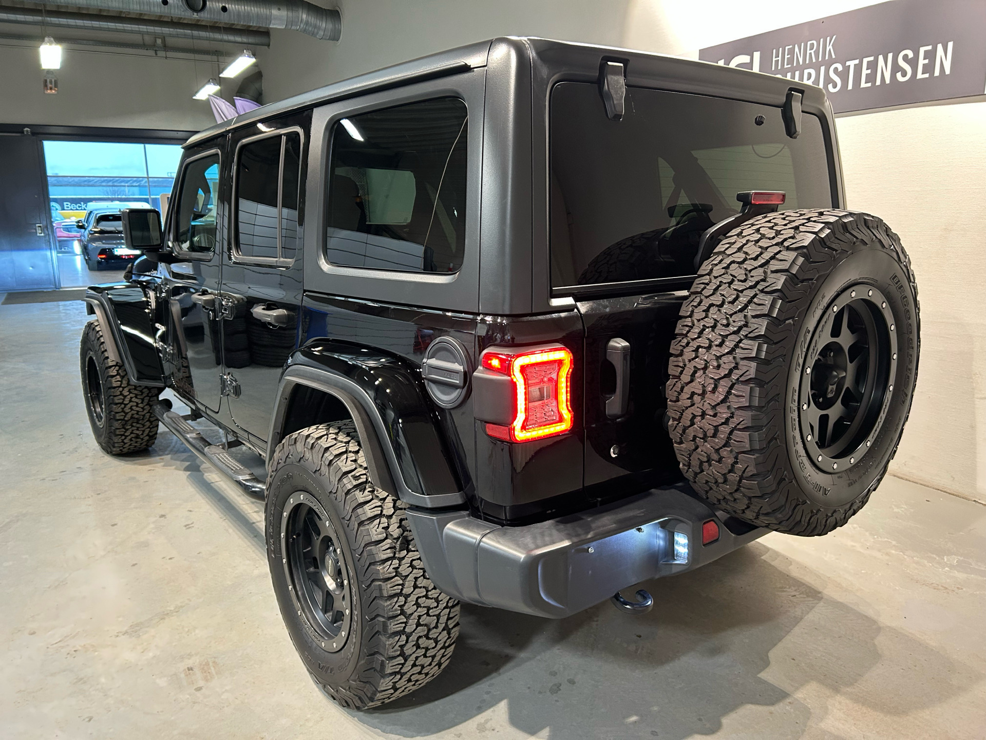 Sort Jeep Wrangler fra 2019