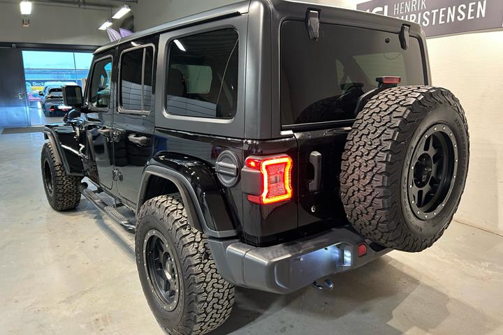 Sort Jeep Wrangler fra 2019