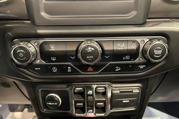 Sort Jeep Wrangler fra 2019