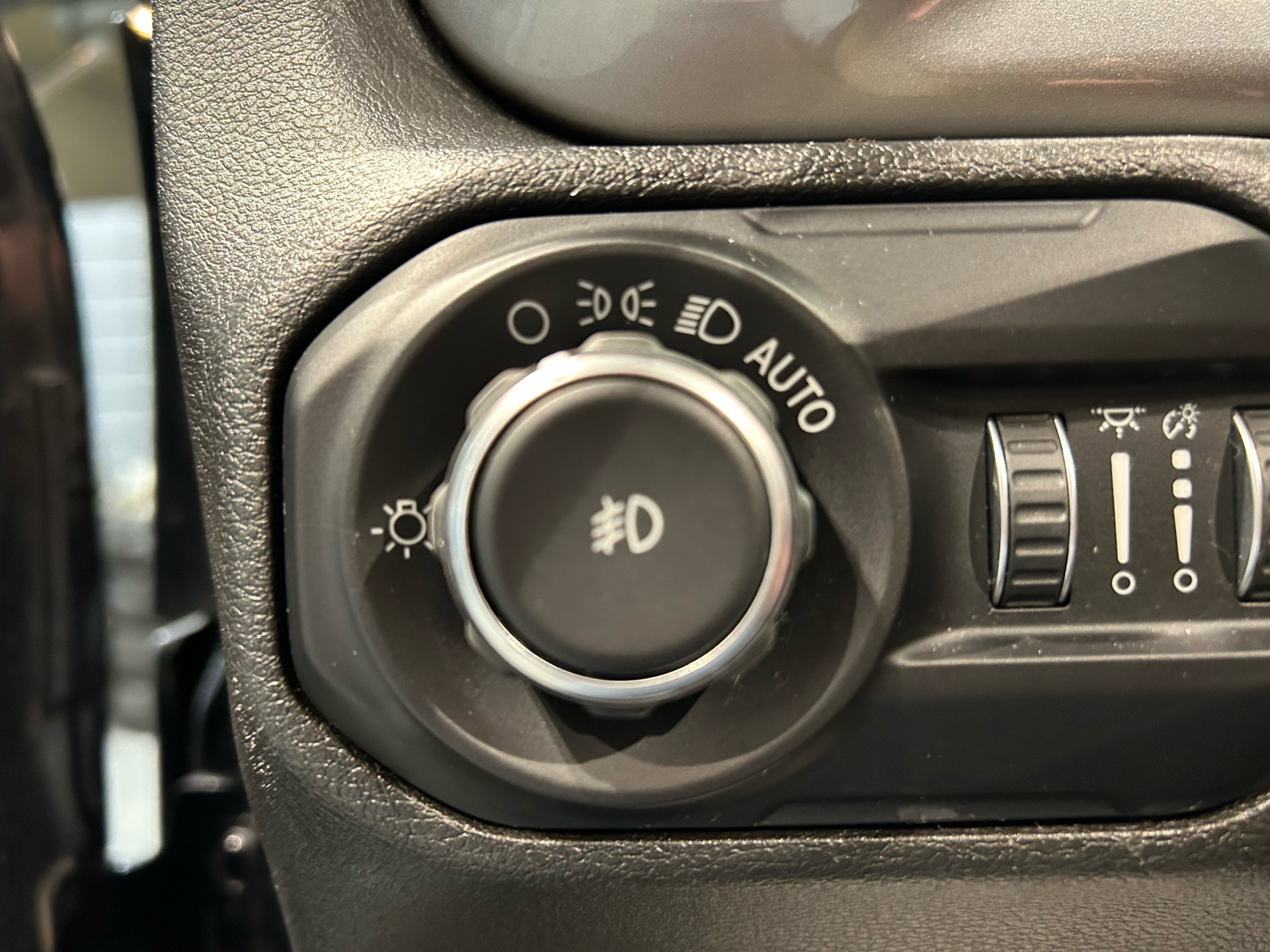 Sort Jeep Wrangler fra 2019