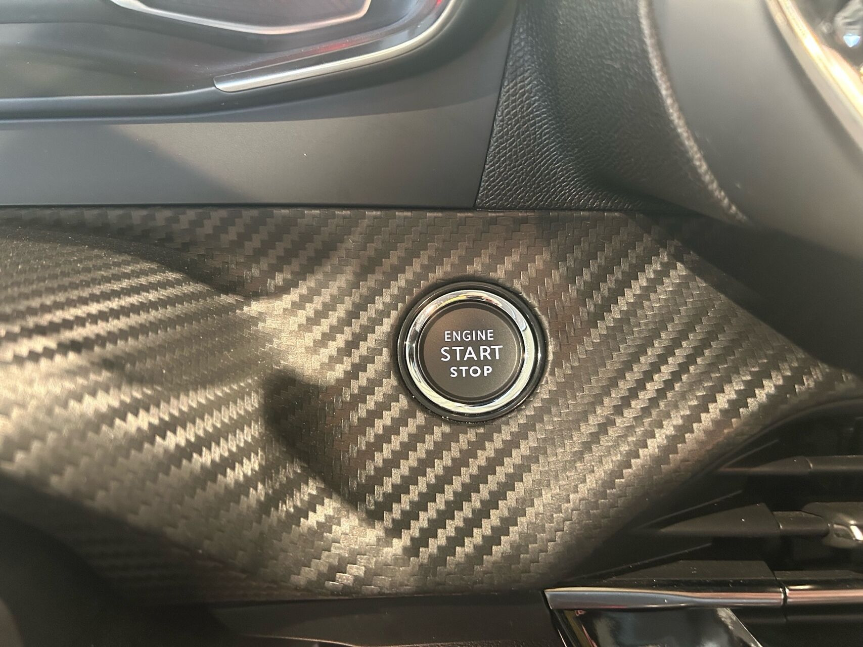 Sort Peugeot 208 fra 2022