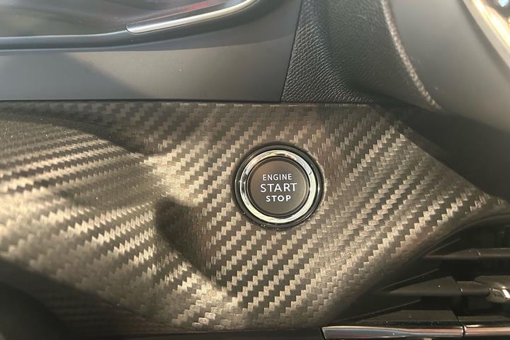 Sort Peugeot 208 fra 2022