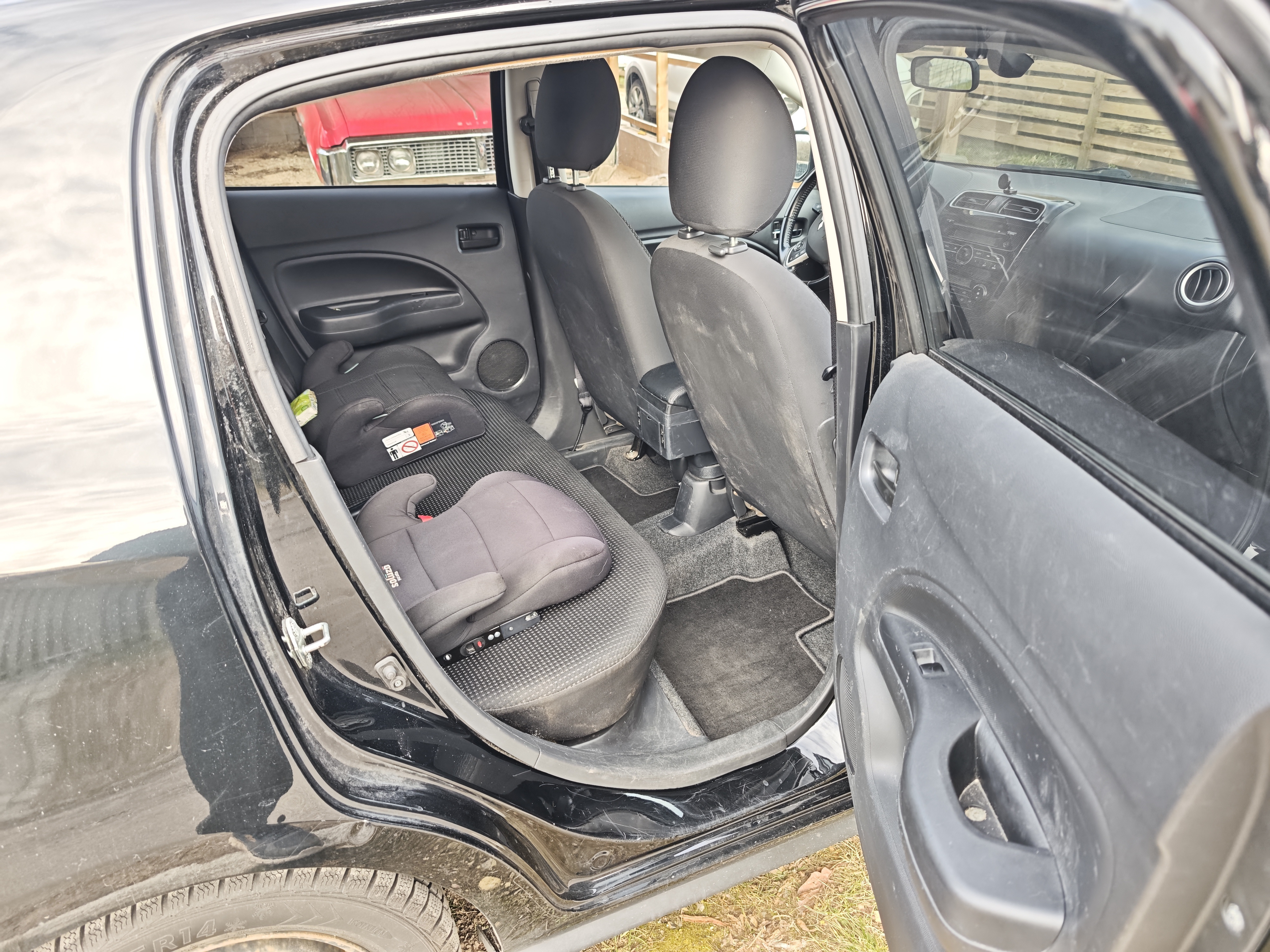 Sort Mitsubishi Space Star fra 2014