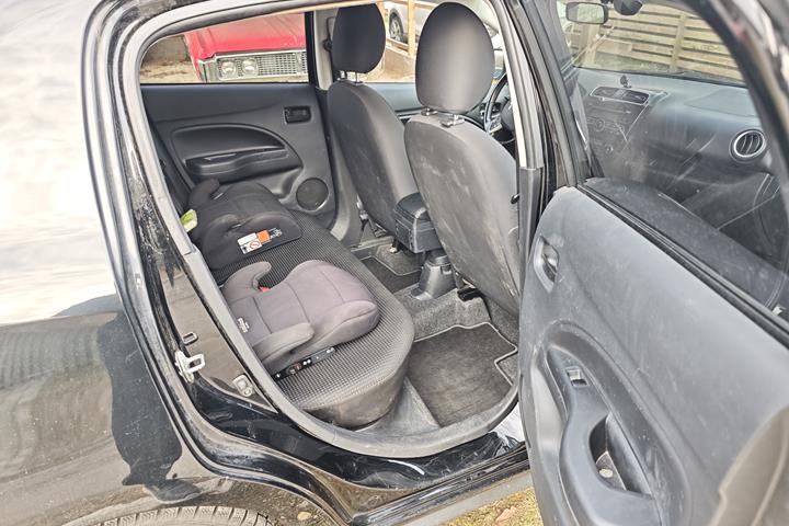 Sort Mitsubishi Space Star fra 2014