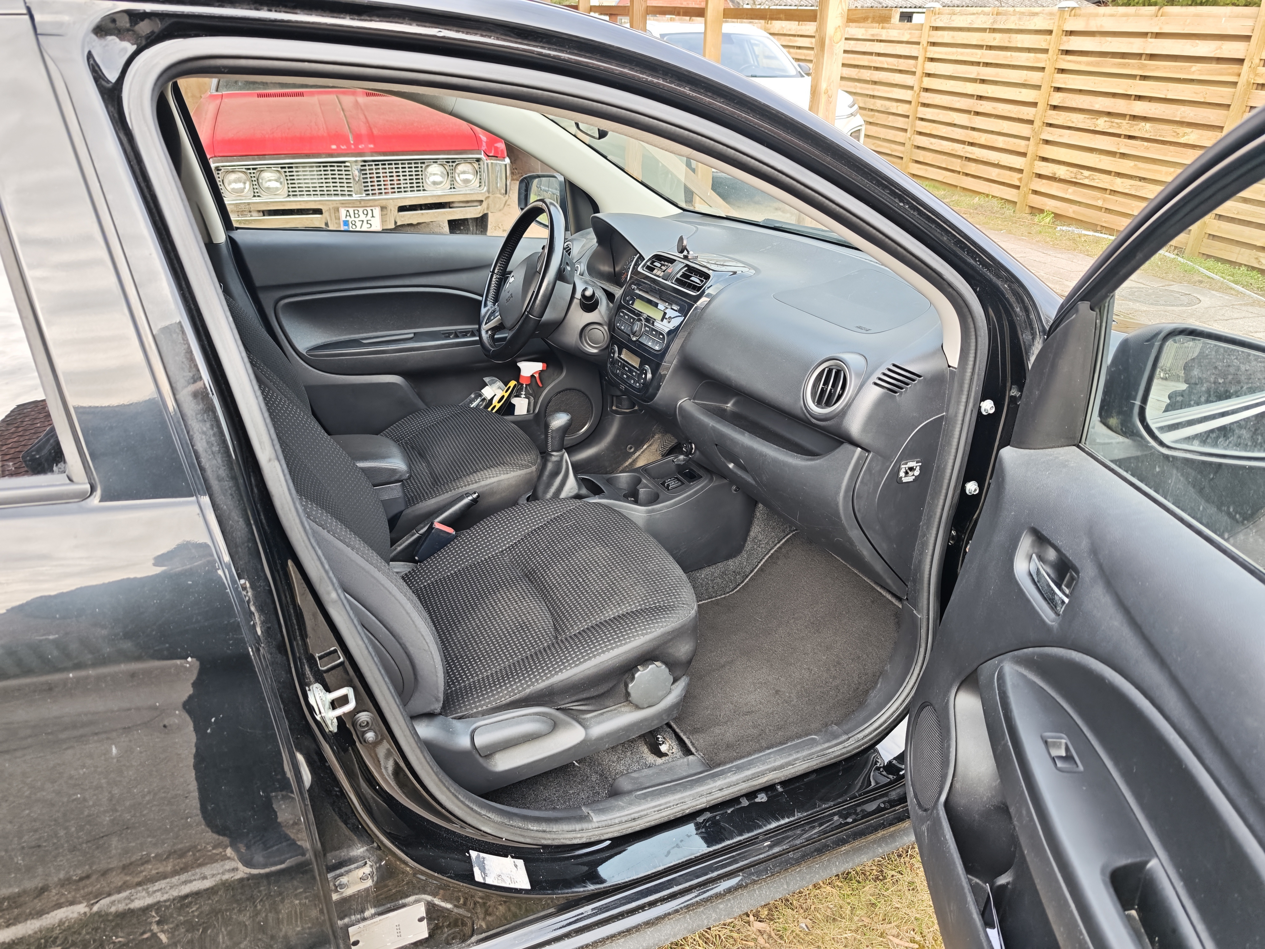 Sort Mitsubishi Space Star fra 2014