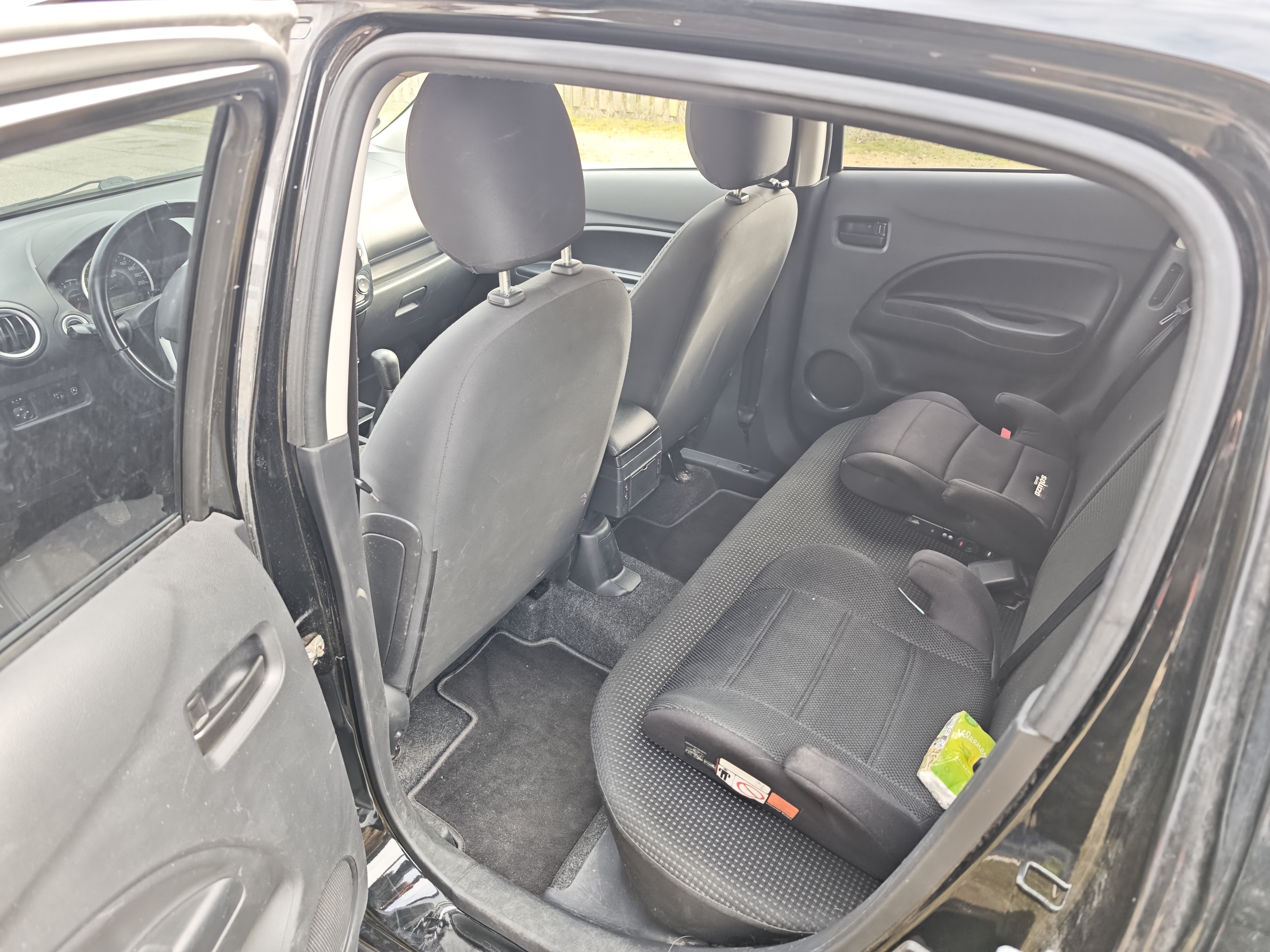 Sort Mitsubishi Space Star fra 2014