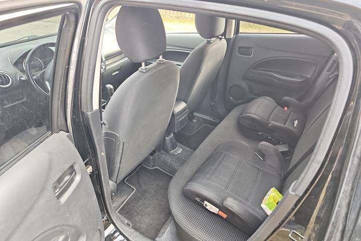 Sort Mitsubishi Space Star fra 2014