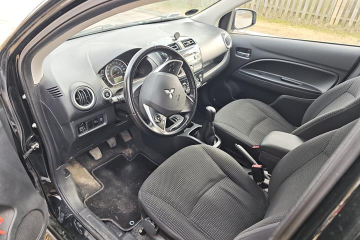 Sort Mitsubishi Space Star fra 2014