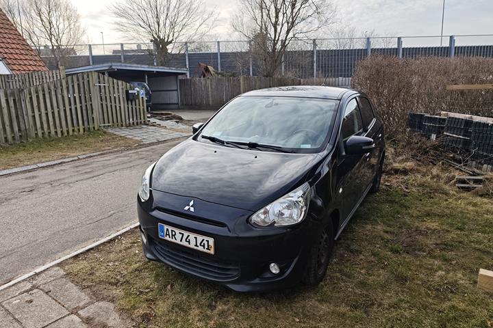 Sort Mitsubishi Space Star fra 2014