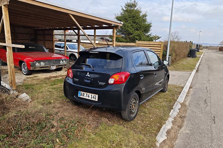Sort Mitsubishi Space Star fra 2014