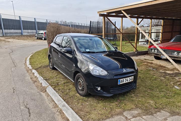 Sort Mitsubishi Space Star fra 2014